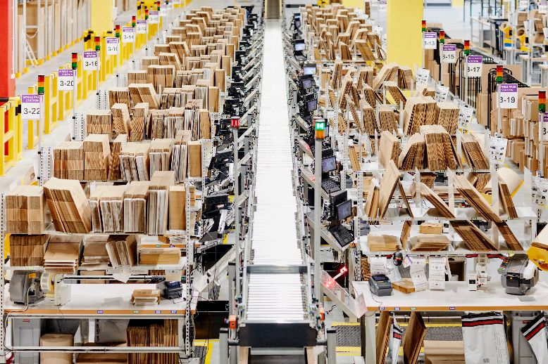 sortownia firmy Amazon - materiał prasowy