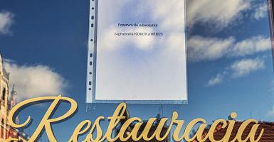 Zdjęcie szyby w restauracji z informacją o zamknięciu