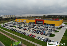 Salon Agata w Toruniu przy ulicy Olsztyńskiej w dniu otwarcia z lotu ptaka